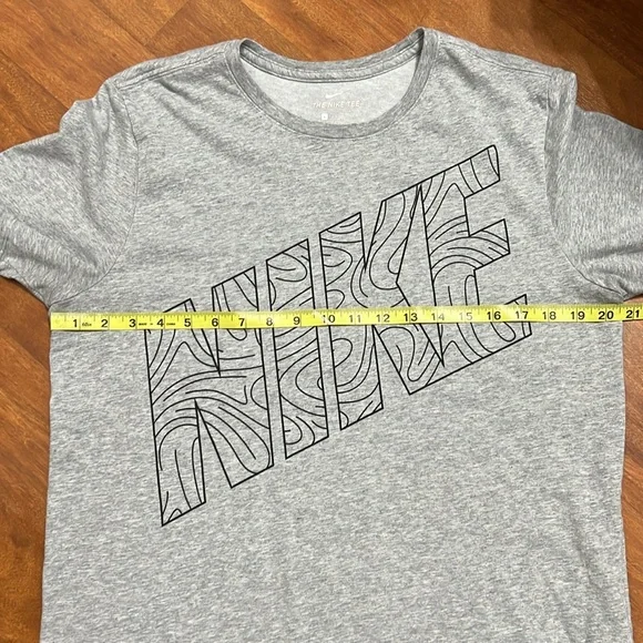 The Nike Tee Dri-Fit Size Large - Picture 6 of 9